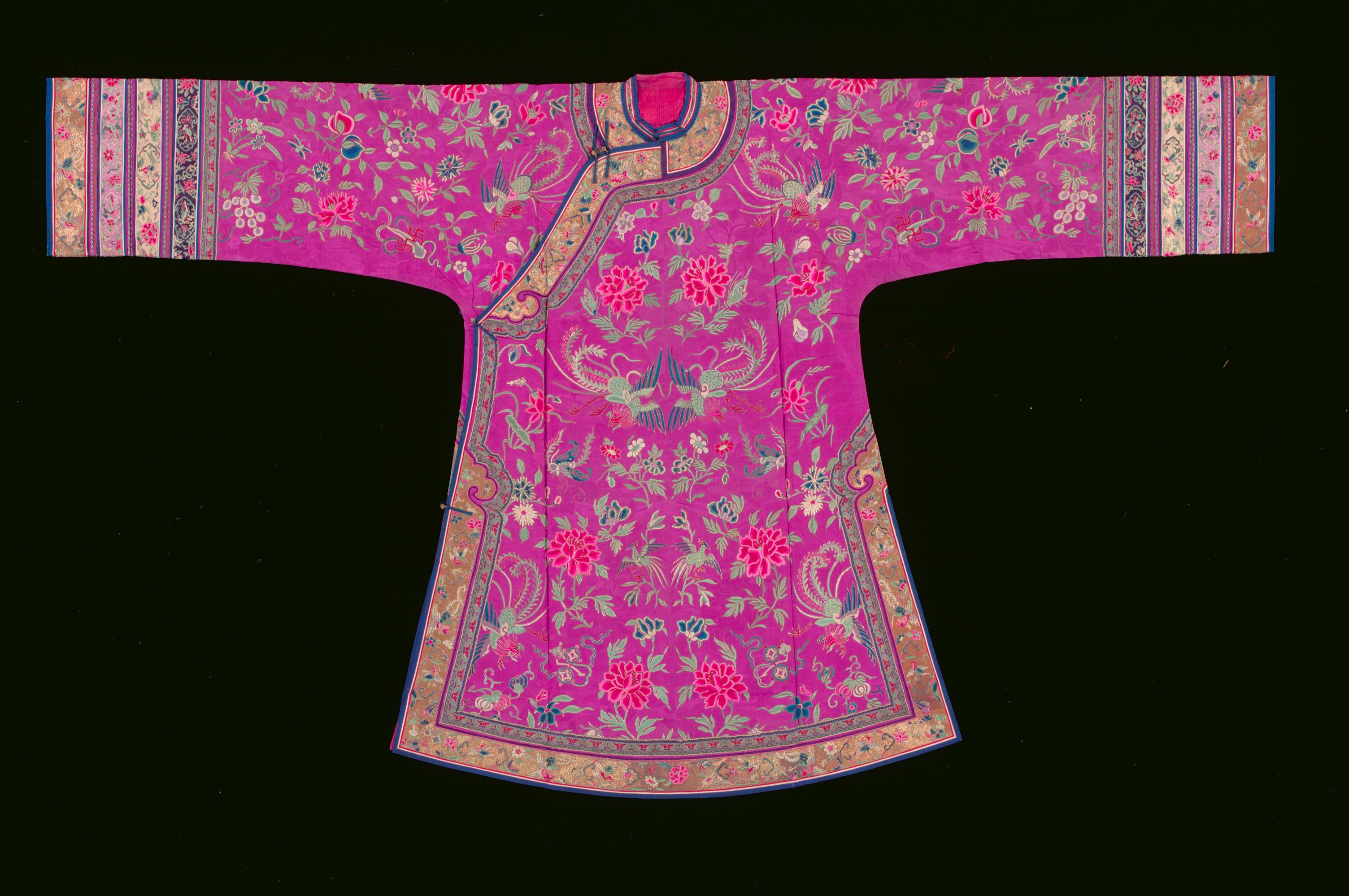 <strong>Bridal wedding garment<br>
</strong><br>
2005-01489-001<br>
Late 19th-early 20th centuries<br>
<span style="color: black;">Collection of the Asian Civilisations Museum<br>
</span>
<p style="color: #000000; margin: 0in 0in 8pt;"><span></span><span style="background: white; letter-spacing: 0.4pt;">To see Peranakan wedding garments<em> </em>in the NC, click </span><span style="background: white; letter-spacing: 0.4pt; color: #0070c0;">here</span><span style="background: white; letter-spacing: 0.4pt;">.</span>